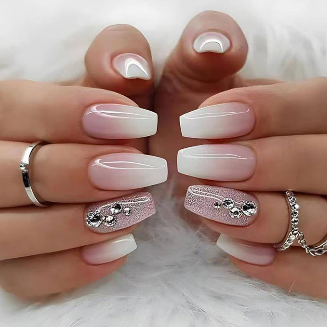 Elegante Ombre Press-On Nagelspitzen mit Strassakzenten Karnz