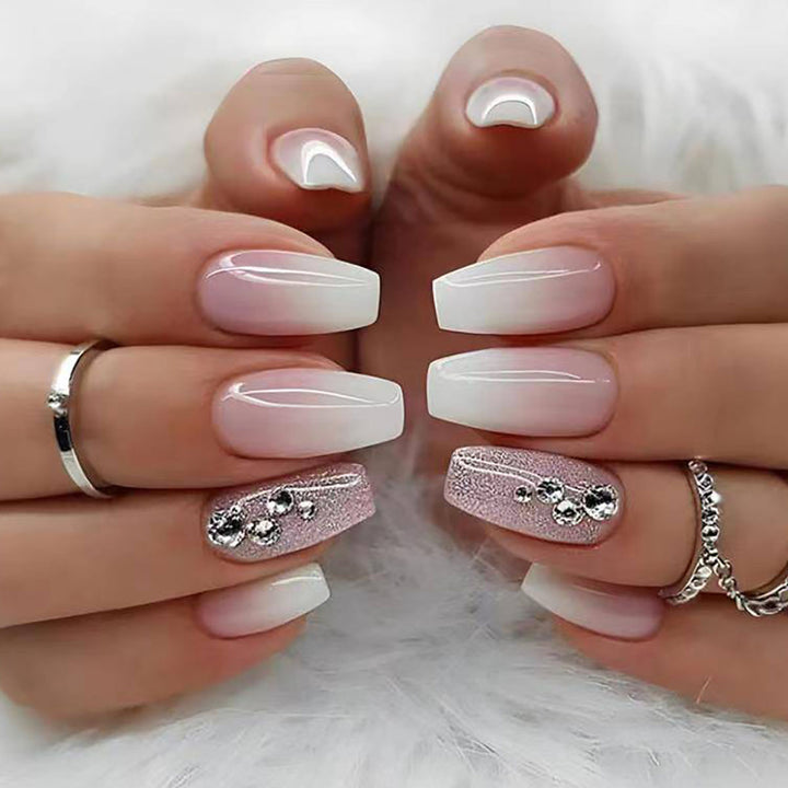 Elegante Ombre Press-On Nagelspitzen mit Strassakzenten Karnz