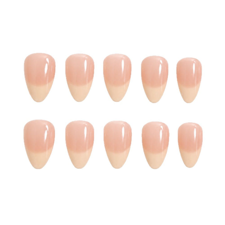 Kunstnägel mit Elegantem Nude-Ombre-Design Karnz