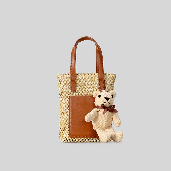 Verspielte Geflochtene Tragetasche mit Teddybär-Detail