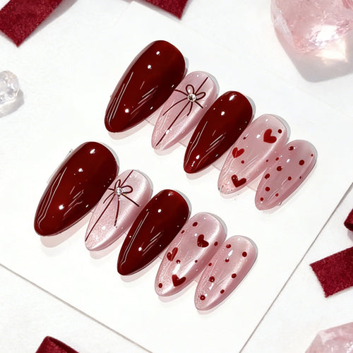 Herz-verzierte Press-On Nagelkunst