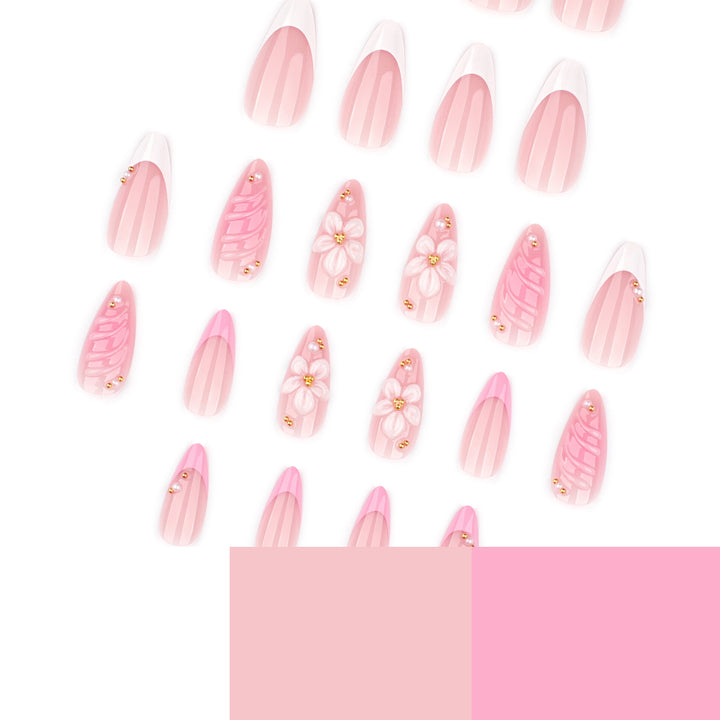 Künstliche Nagelkunst mit Floral-Design und Glitzerakzenten Karnz
