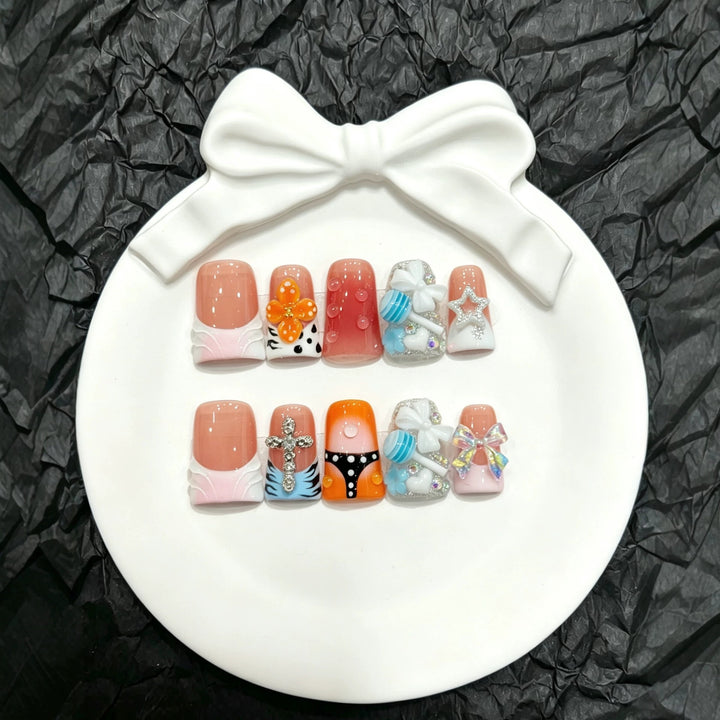 Press-On Nagelkunst-Set mit reizvollen dekorativen Akzenten und einzigartigen Designs