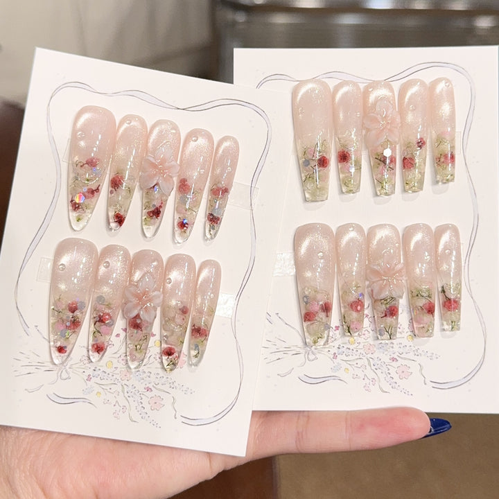 Künstliche Nagelspitzen mit Floralen Details Karnz