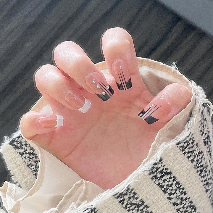 Elegantes Press-On-Nagelset mit künstlerischem Design Karnz