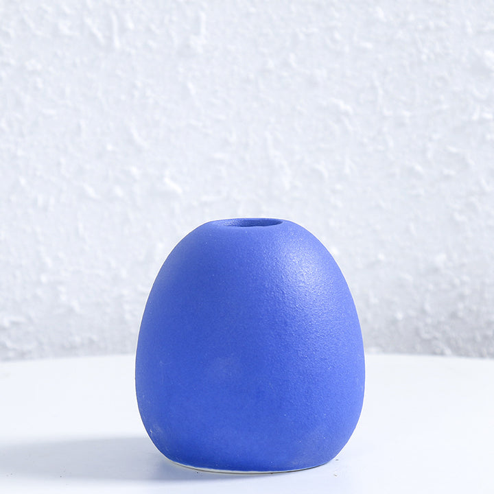 Zeitgenössische eiförmige Keramikblumenvase Karnz