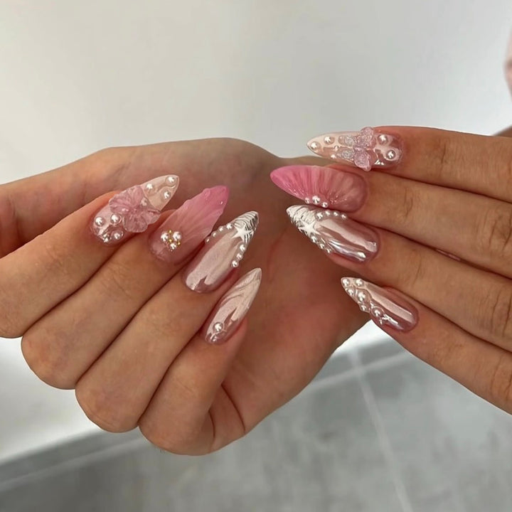 Künstlerische Nagelkunst Karnz