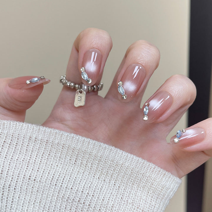 Elegante mit Strass verzierten Nail Art Karnz