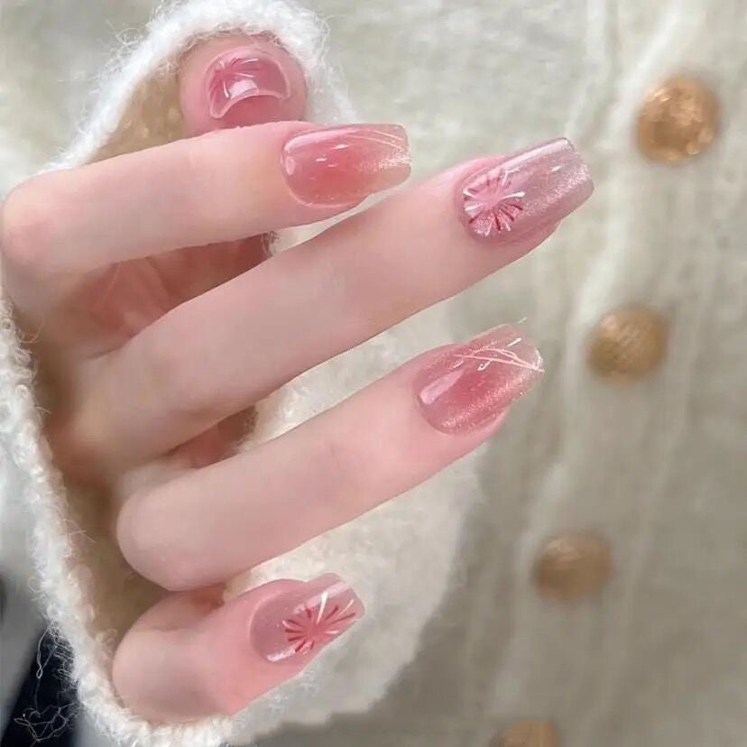 Kunstnagelset mit glamouösen Akzenten und funkelndem Finish Karnz