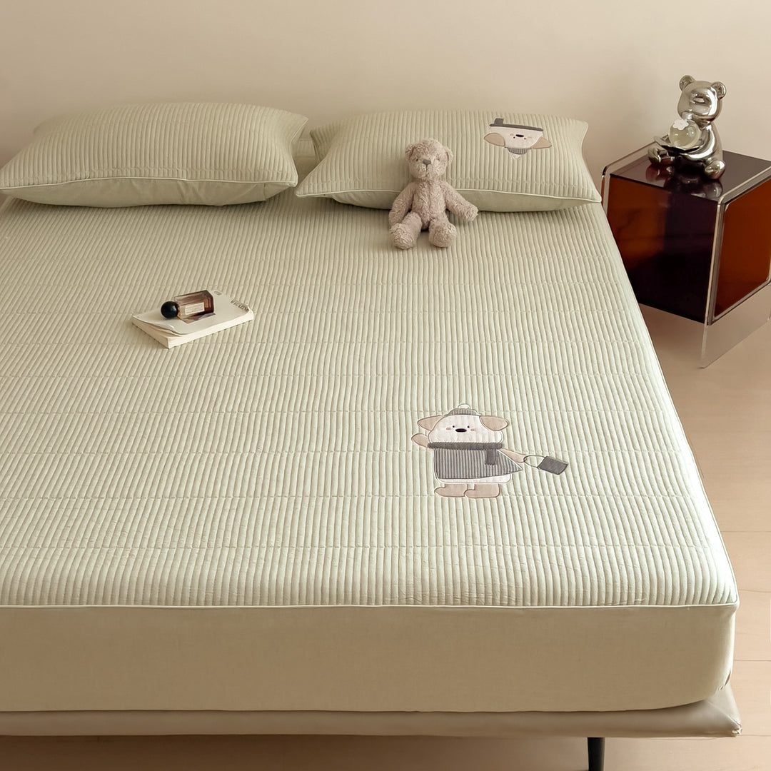 Gestepptes Matratzentopper mit Hasen-Applikation und rutschfester Unterseite