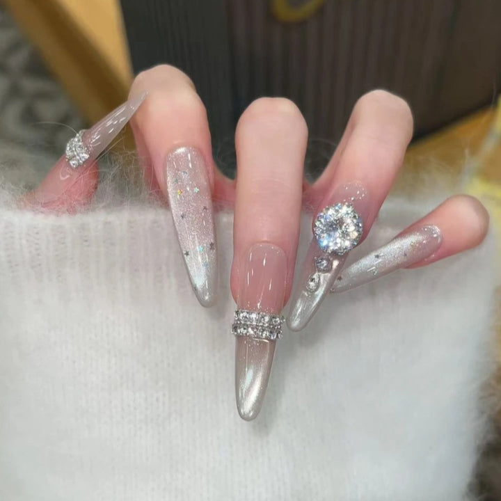 Glamouröse Stiletto-Nagelerweiterungen