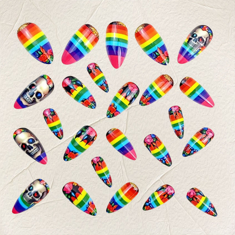 Kreative Kunstnägel im Totenkopf- und Regenbogen-Design Karnz