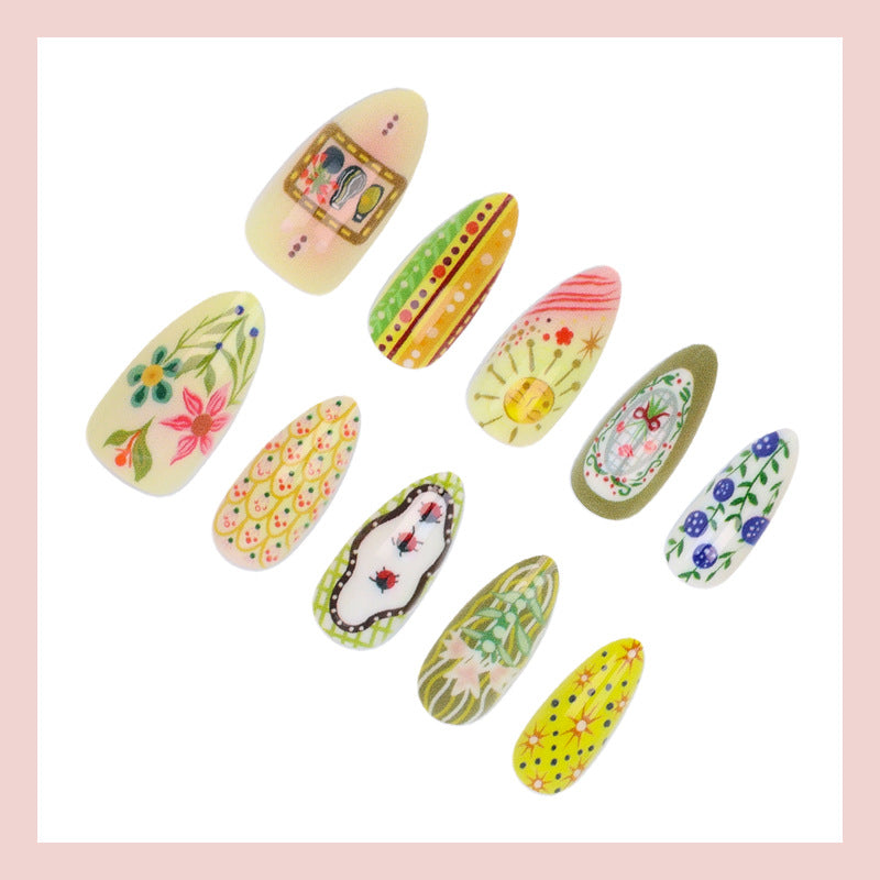 Kunstnagelset mit aufwendigen floralem und buntem Desig Karnz