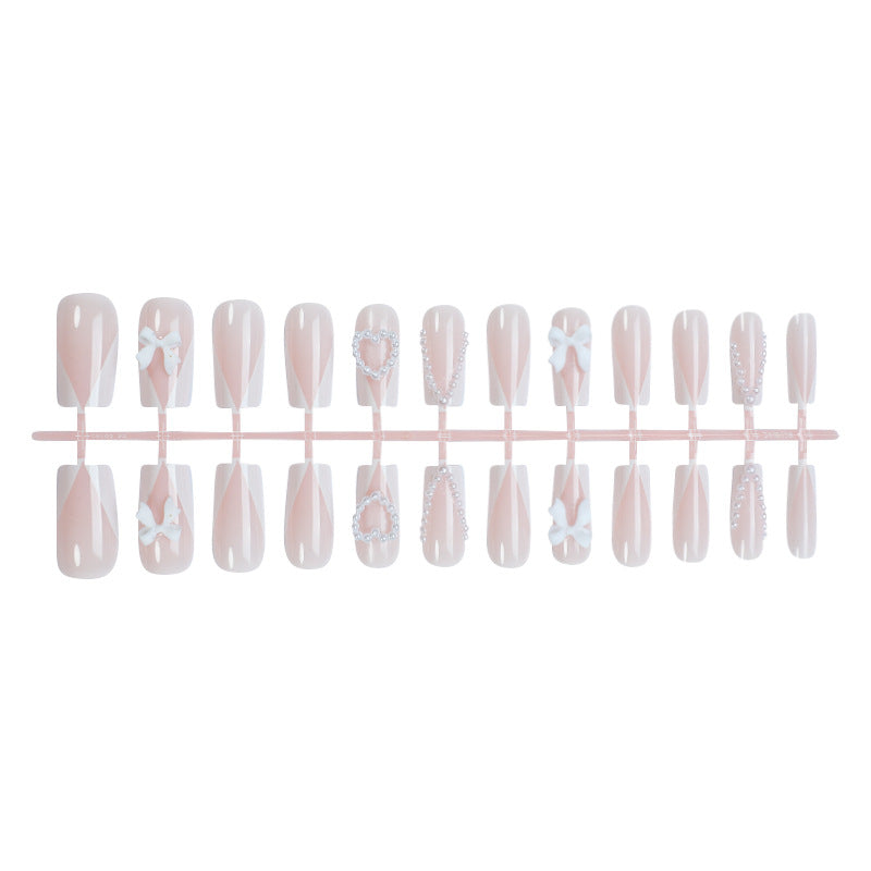 Dekoratives Press-On Nail-Kit mit eleganten Akzenten Karnz