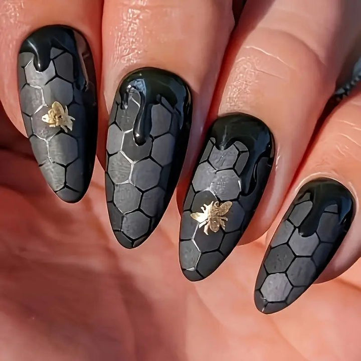 Künstlerische hexagonale Nagelkunstverlängerungen Karnz