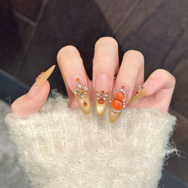 Elegantes dekoratives Press-On-Nagelkunst-Set mit Edelsteinakzenten