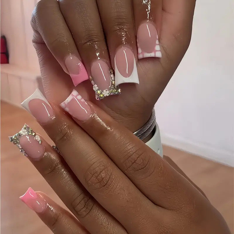 Elegantes Press-On-Nagelkunst-Set mit Edelsteinakzenten Karnz