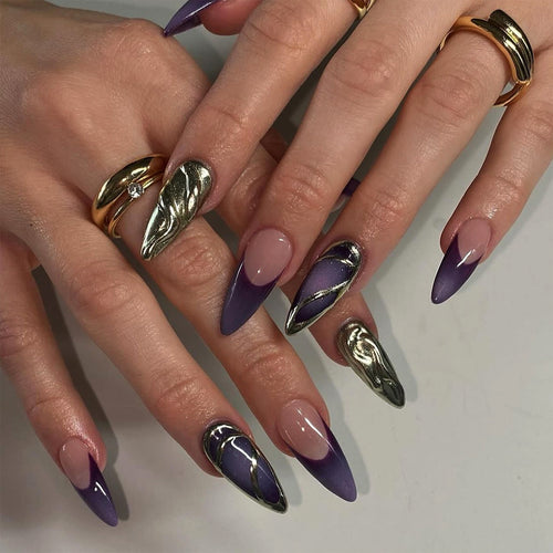 Kunstvolle Stiletto-Nägel mit eleganten Gold- und Ombre-Design Karnz