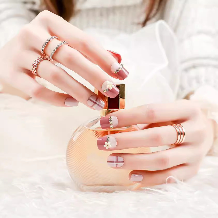 Elegantes dekoratives Press-On-Nagelset
