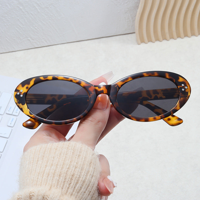 Damen modische Sonnenbrille im eleganten Ovaldesign Karnz