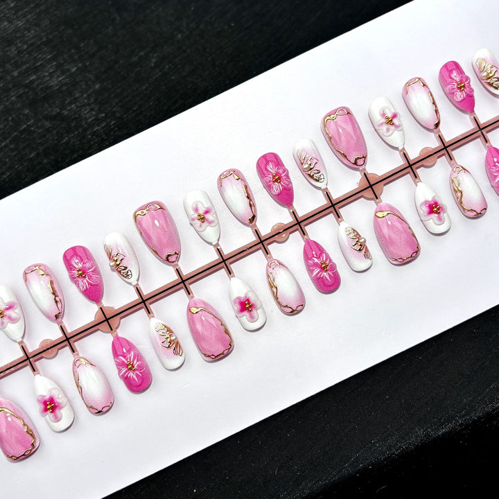 Dekoratives Floral Nail Art Press-On Set