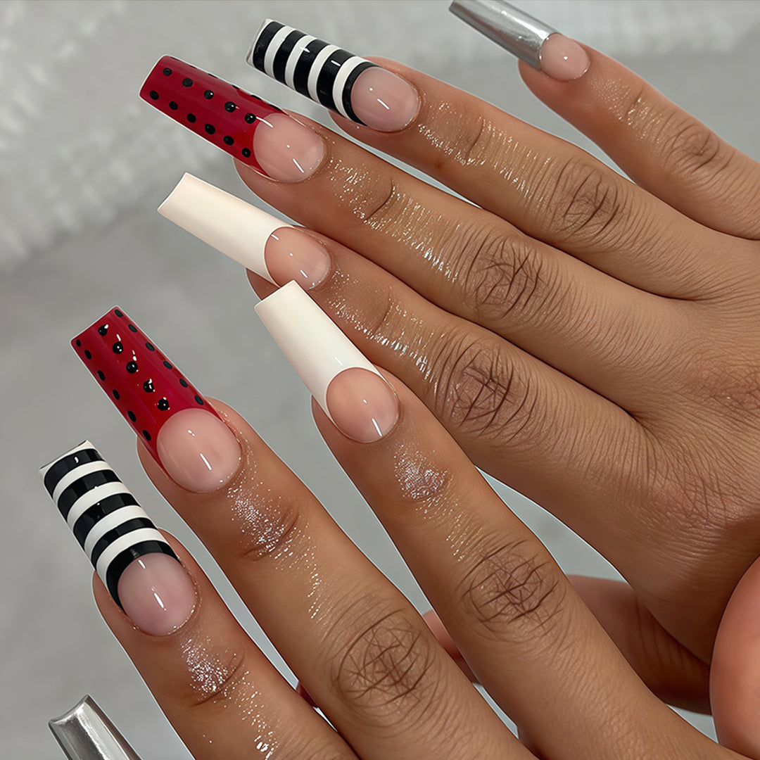 Dekorative lange Press-On Nagelkunst Tipps Karnz