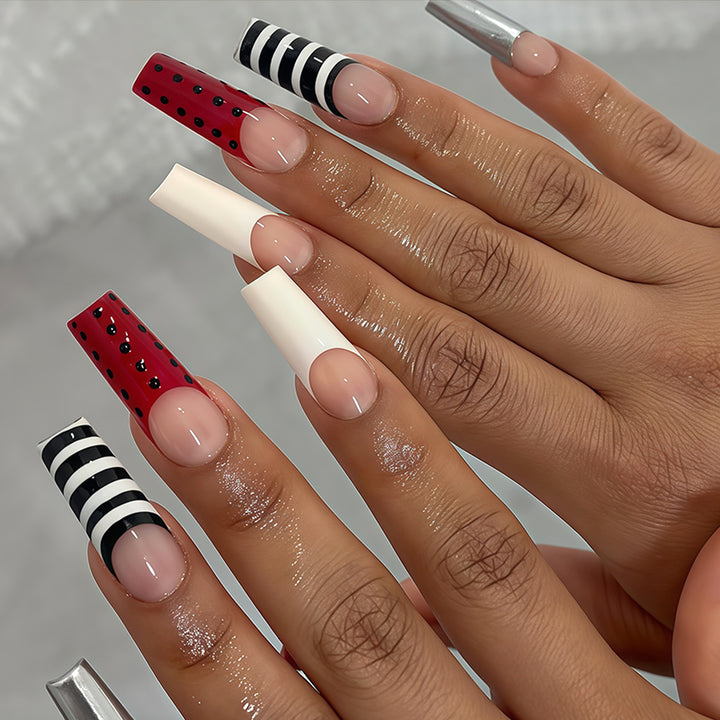 Dekorative lange Press-On Nagelkunst Tipps Karnz