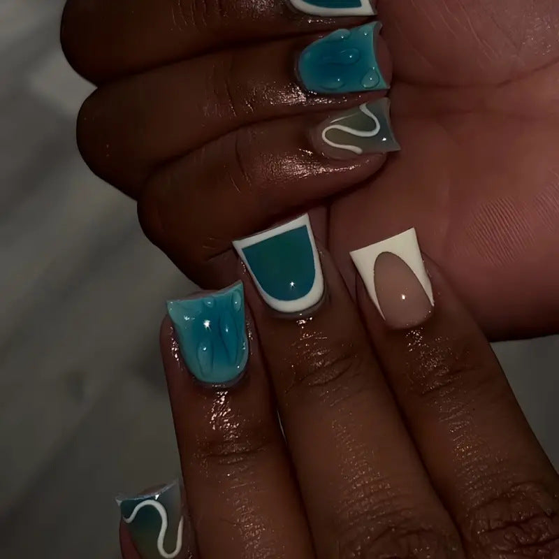 Künstlerisches abstraktes Press-On-Nageldesign Karnz
