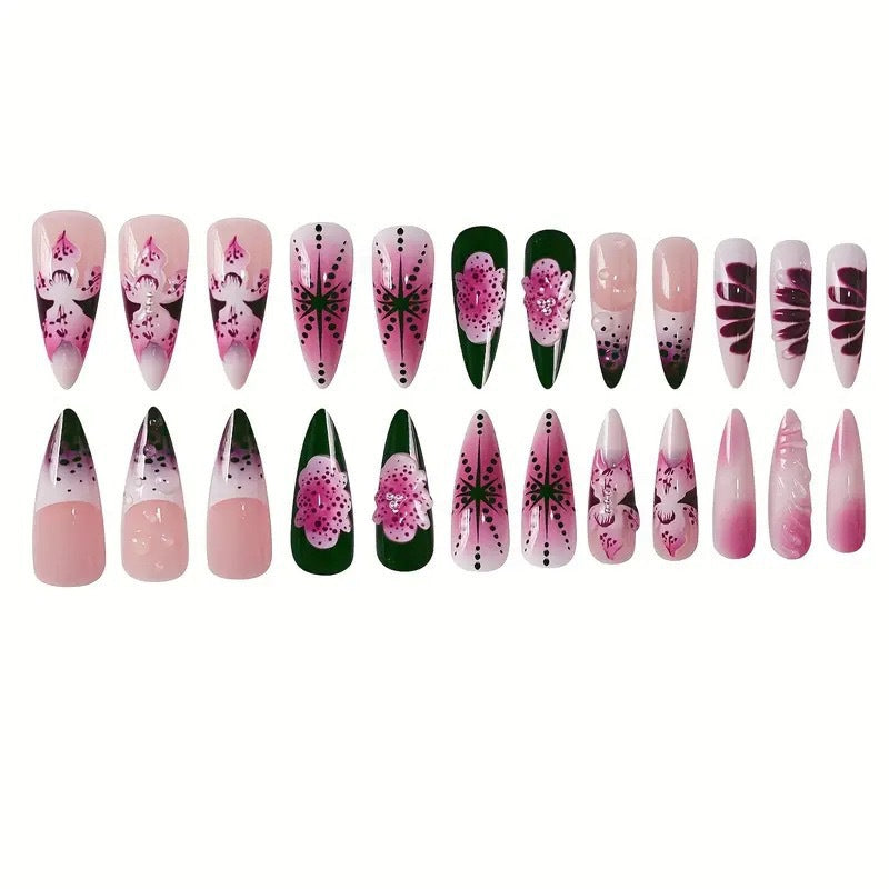 Blumenverzierte Stiletto-Nagelkunst Karnz