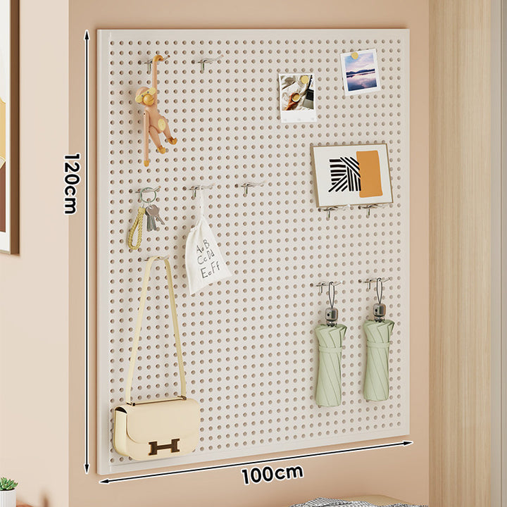 Wandmontiertes Lochplatten-Organisationspaneel mit modularen Haken