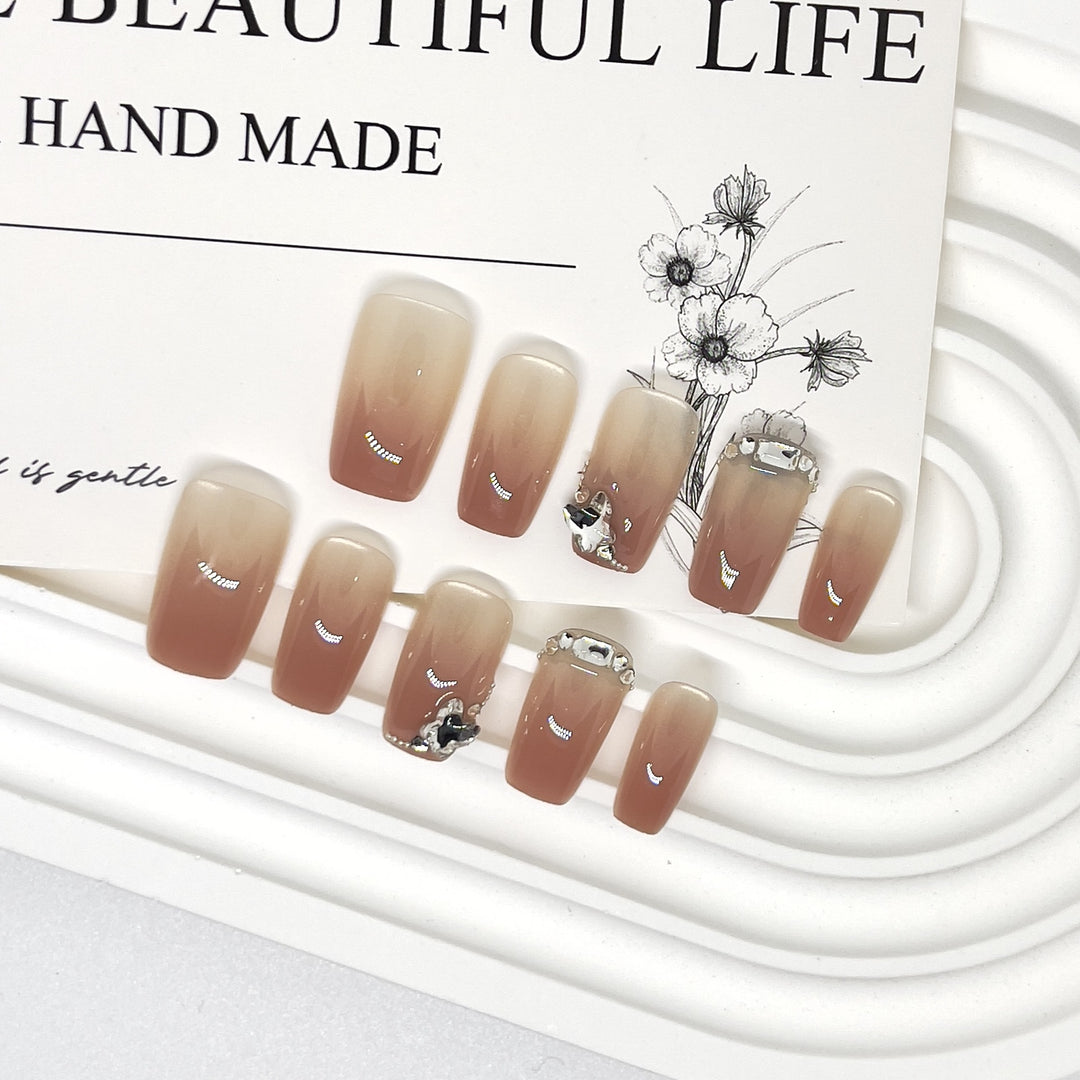 Elegantes Ombre Press-On Nagelset mit Strassakzenten