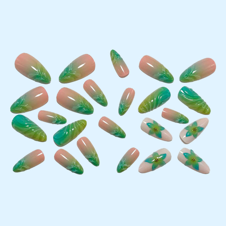 Kunstnägel mit Elegantem Blüten-Design und Farbverlauf Karnz