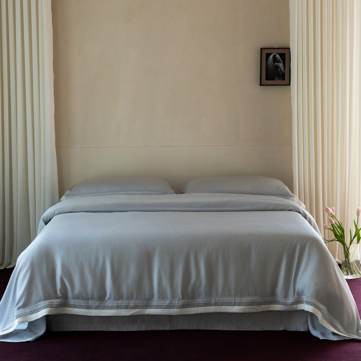 Minimalist Baumwollsatin Bettbezugset mit Mikro-Karo-Rand