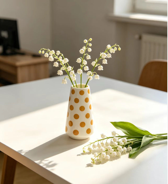 Moderne gepunktete Keramikvase Karnz