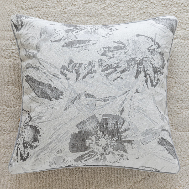 Dekoratives Kissen mit floralen Motiven