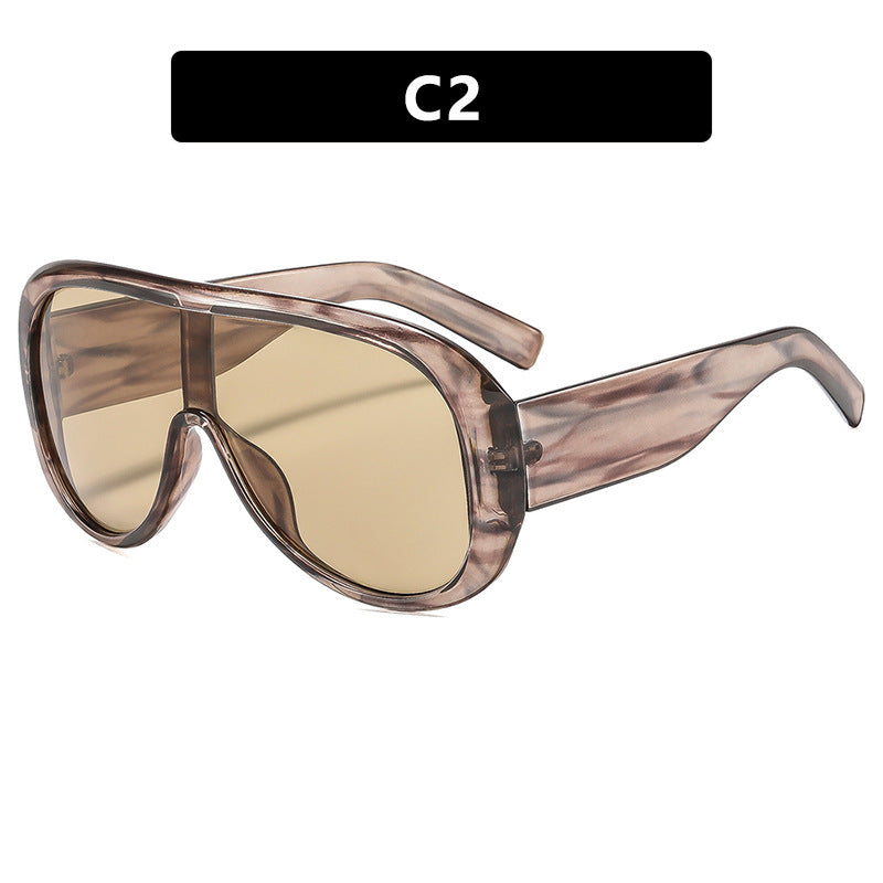 Damen oversized Sportsonnenbrille im retro inspirierten Design Karnz