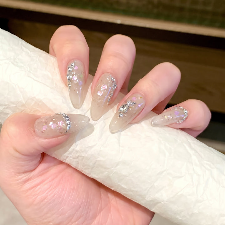 Glamouröse Stiletto Press-On Nail Art Set mit floralen und Glitzerdetails Karnz