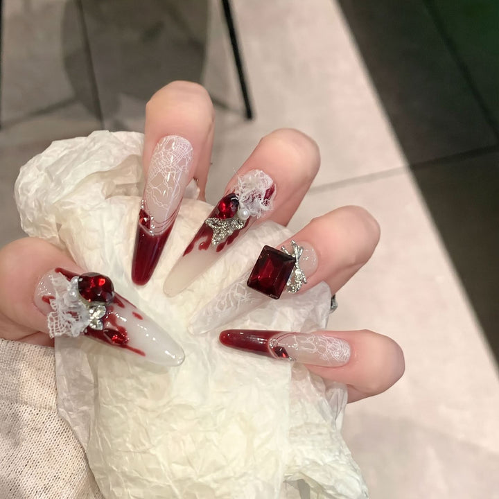 Elegantes dekoratives Press-On-Nagelkunst-Set Karnz