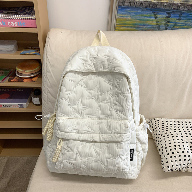 Gepolsterter Rucksack mit dekorativem Anhänger Karnz