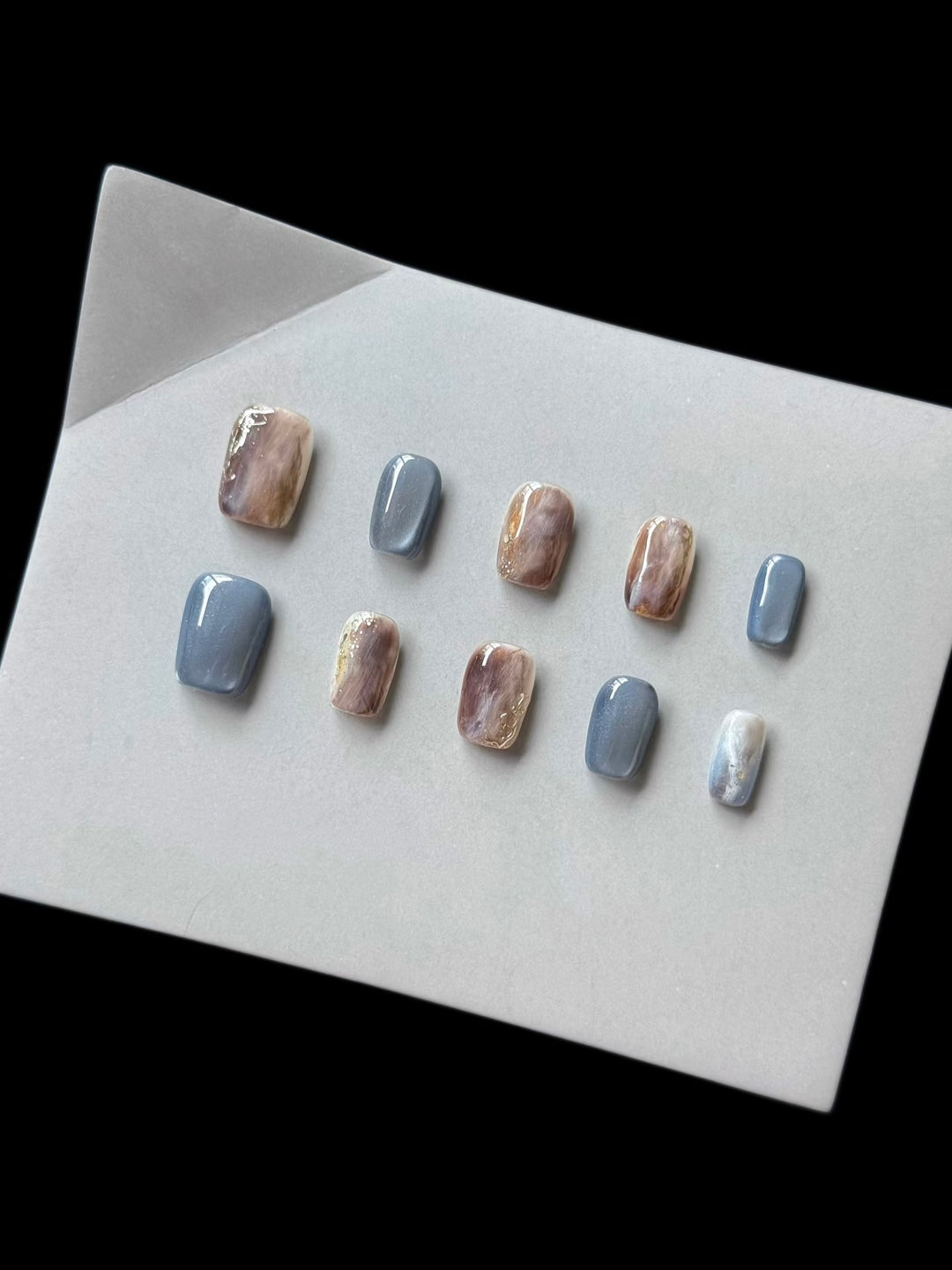 Künstlerische Press-On Nageldesigns