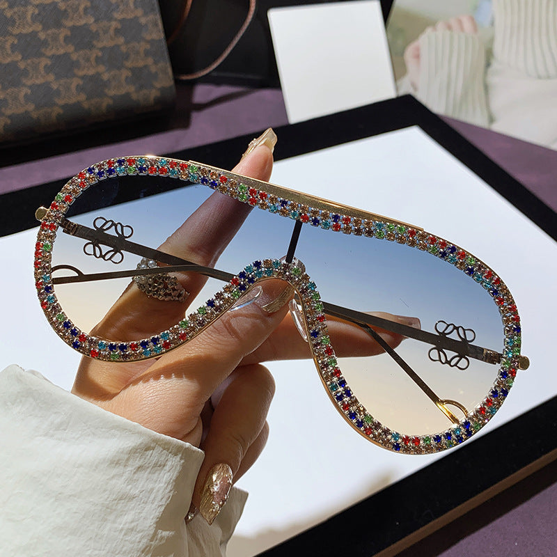 Damen Glamouröse Sonnenbrille mit strassbesetztem Rahmen Karnz