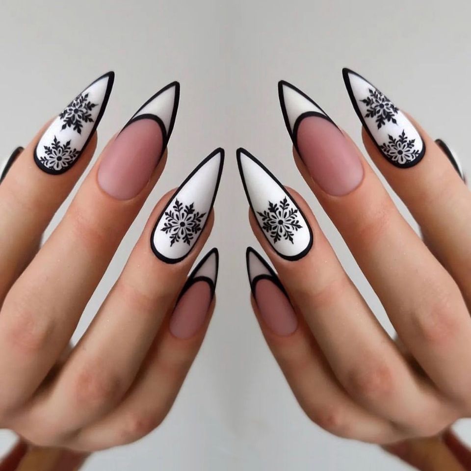 Künstlerisches Stiletto Press-On Nageldesign
