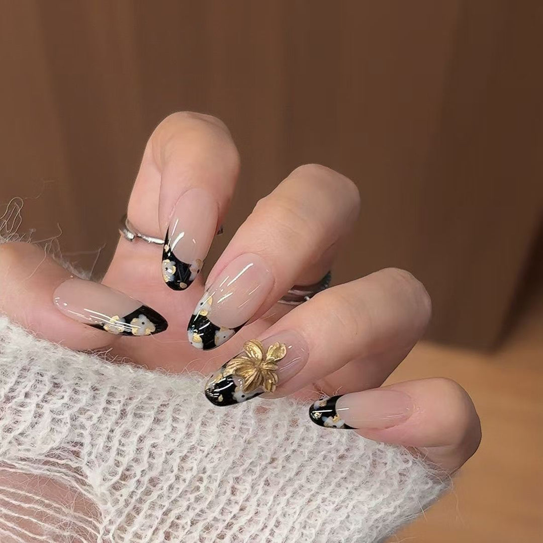 Elegante Blumendruck-Nagelkunst Karnz