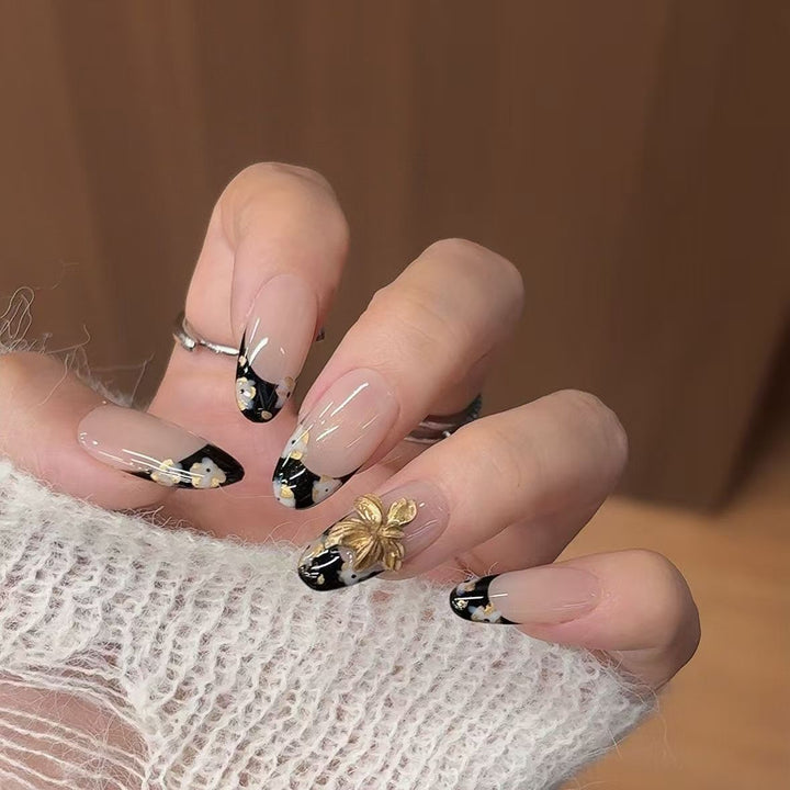 Elegante Blumendruck-Nagelkunst Karnz
