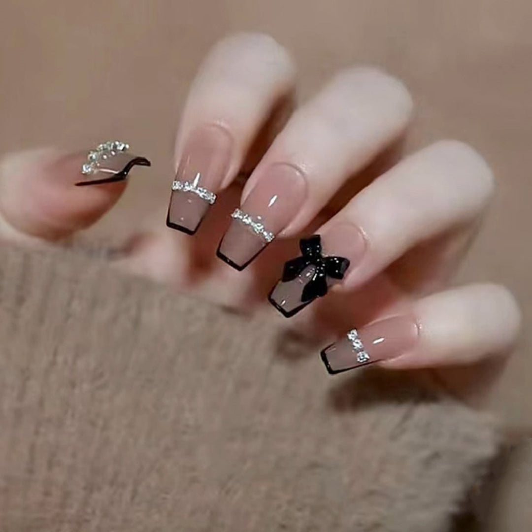 Elegante florale Nagelkunstverlängerungen Karnz
