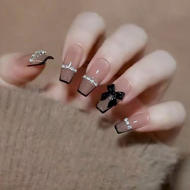 Elegante florale Nagelkunstverlängerungen Karnz