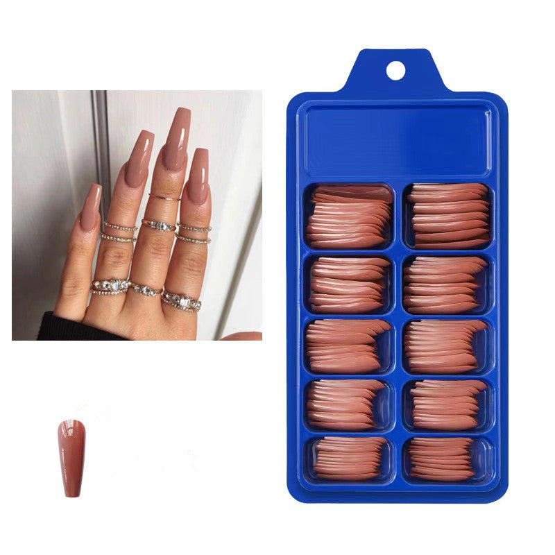 Kunstnägel mit langem French Tip Design Karnz