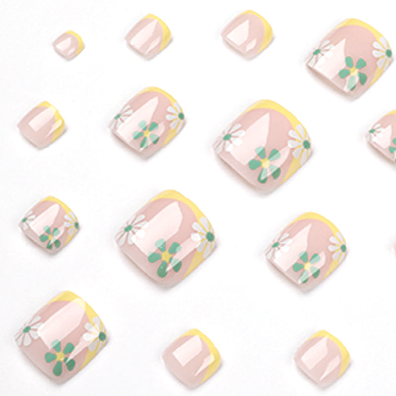 Kreative Fußnagelkunst mit bunten Blumenakzenten Karnz
