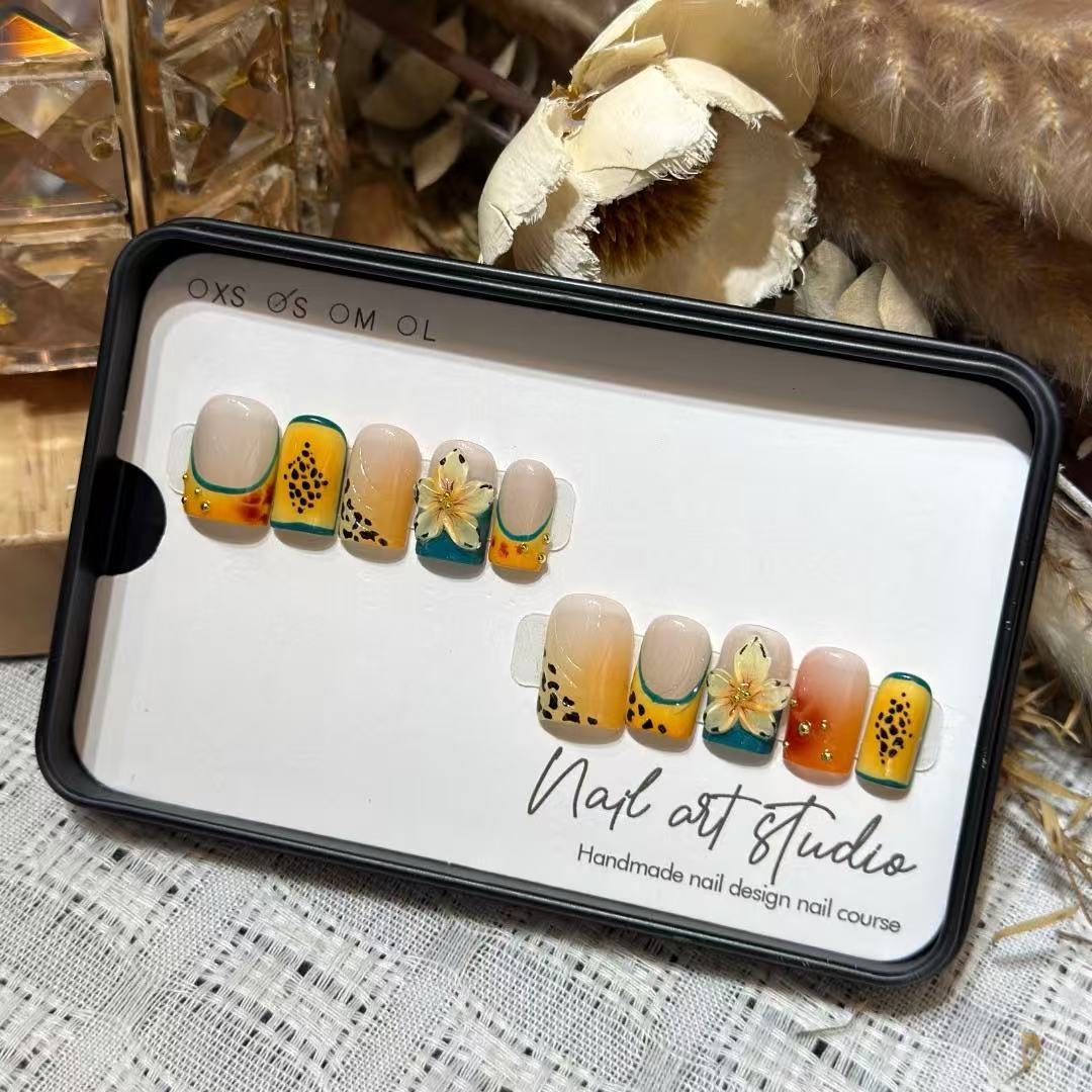 Handgefertigtes florales Nagelkunst-Design-Set
