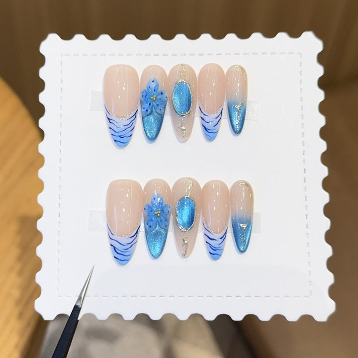 Kunstnägel mit Exquisite Blumen- und Glitzermotiven Karnz